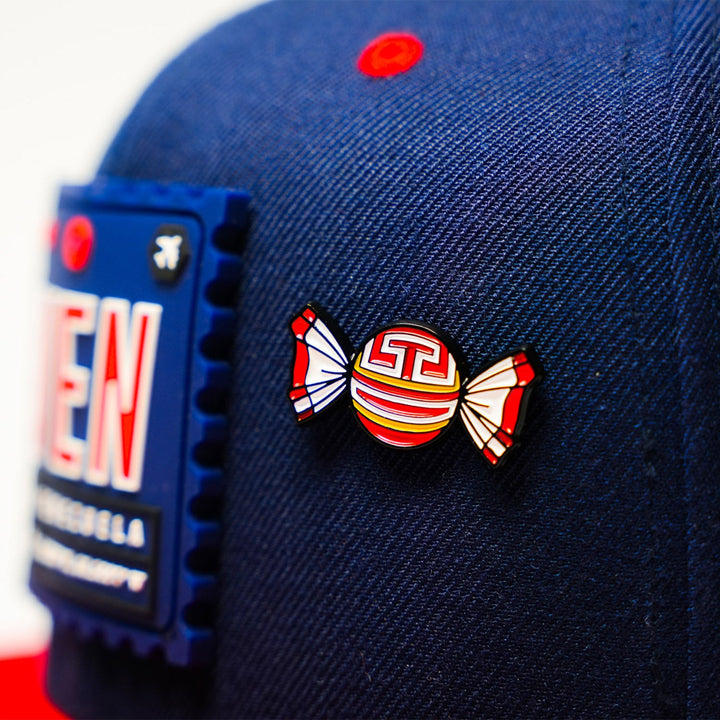 Cholas Petroleras Pin